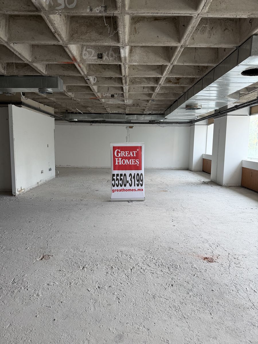 7 de 13: Área abierta en obra gris