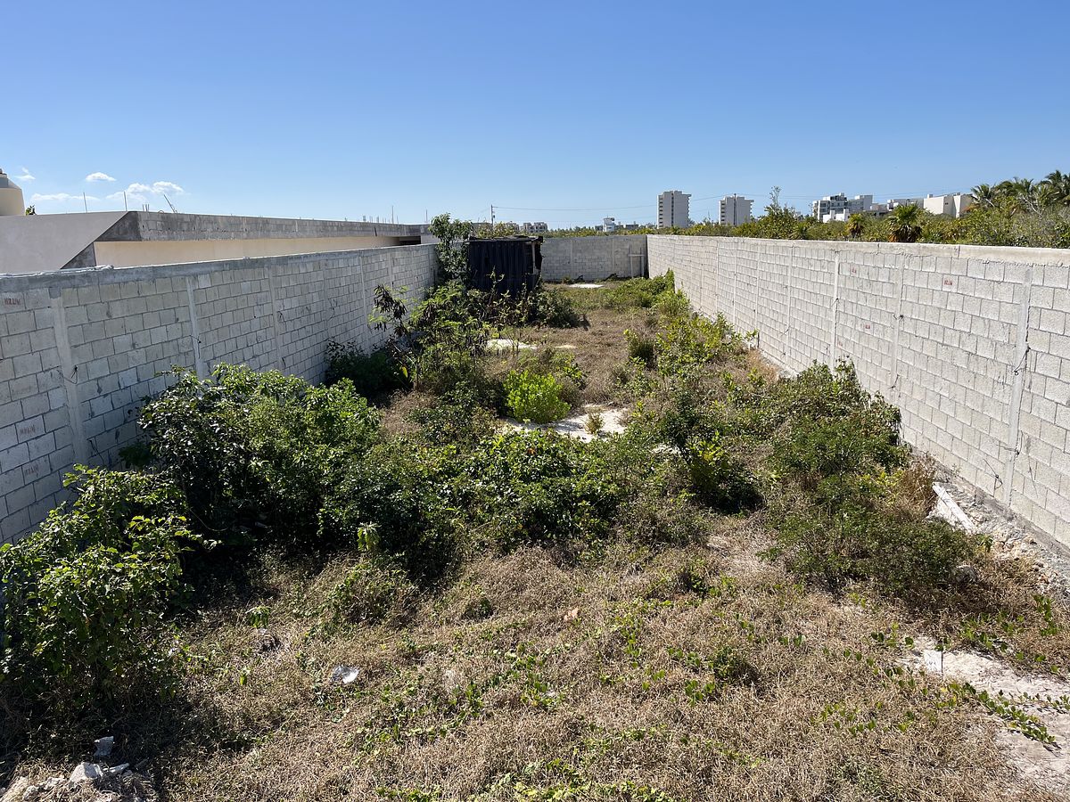 2 de 15: Frente de Terreno