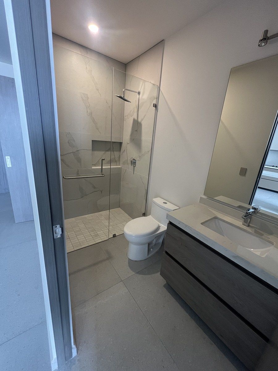 21 de 26: Baño secundario