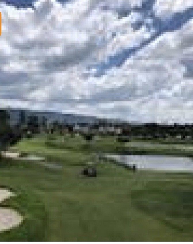 10 of 36: Campo de golf