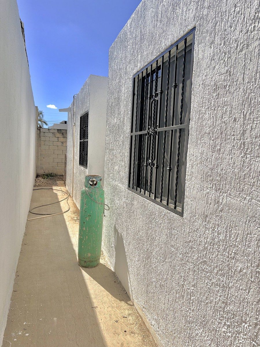 12 of 17: Pasillo de Servicio