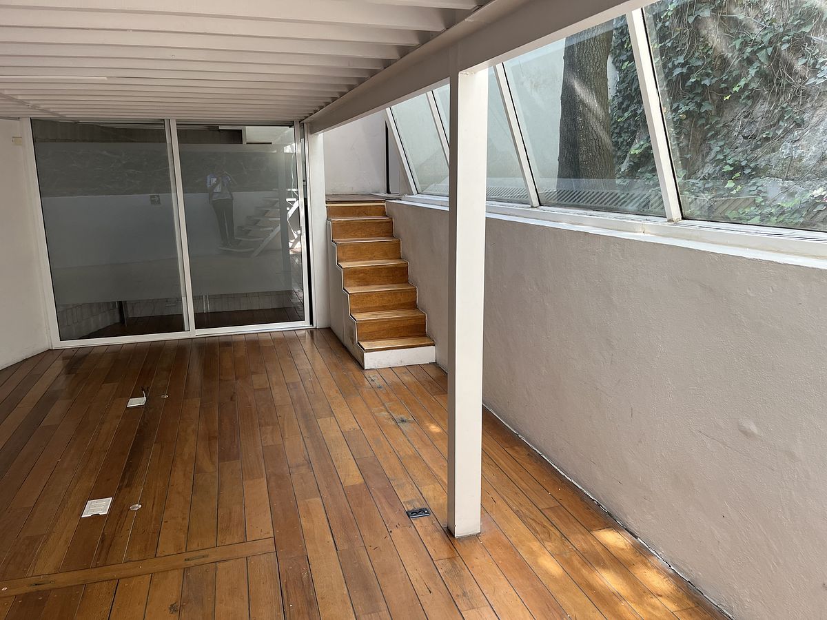 21 de 25: Estudio con baño