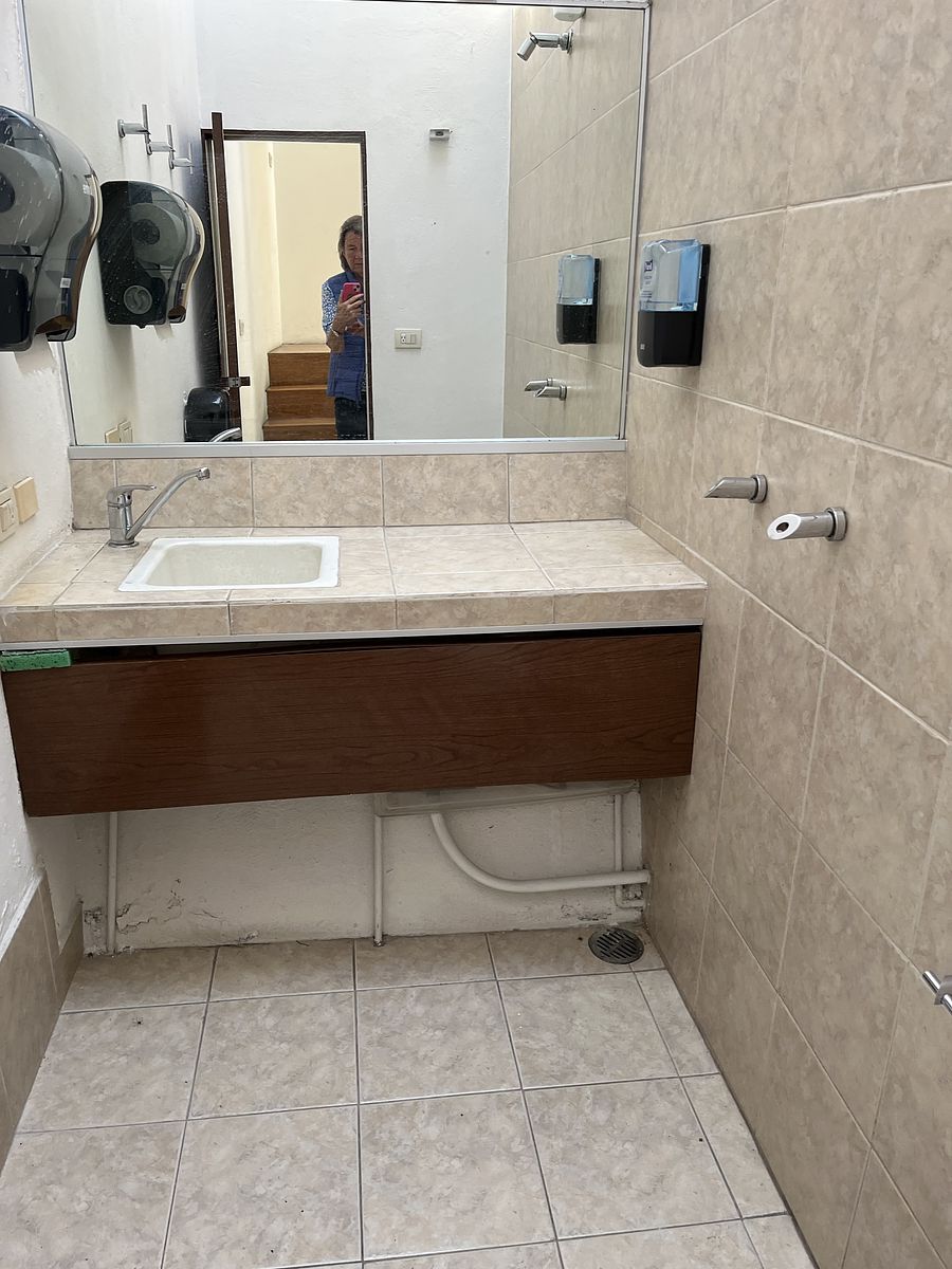 23 de 25: Baño estudio