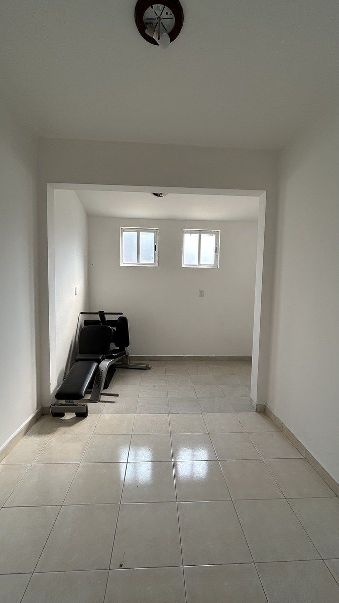 22 de 25: cuarto de servicio con baño