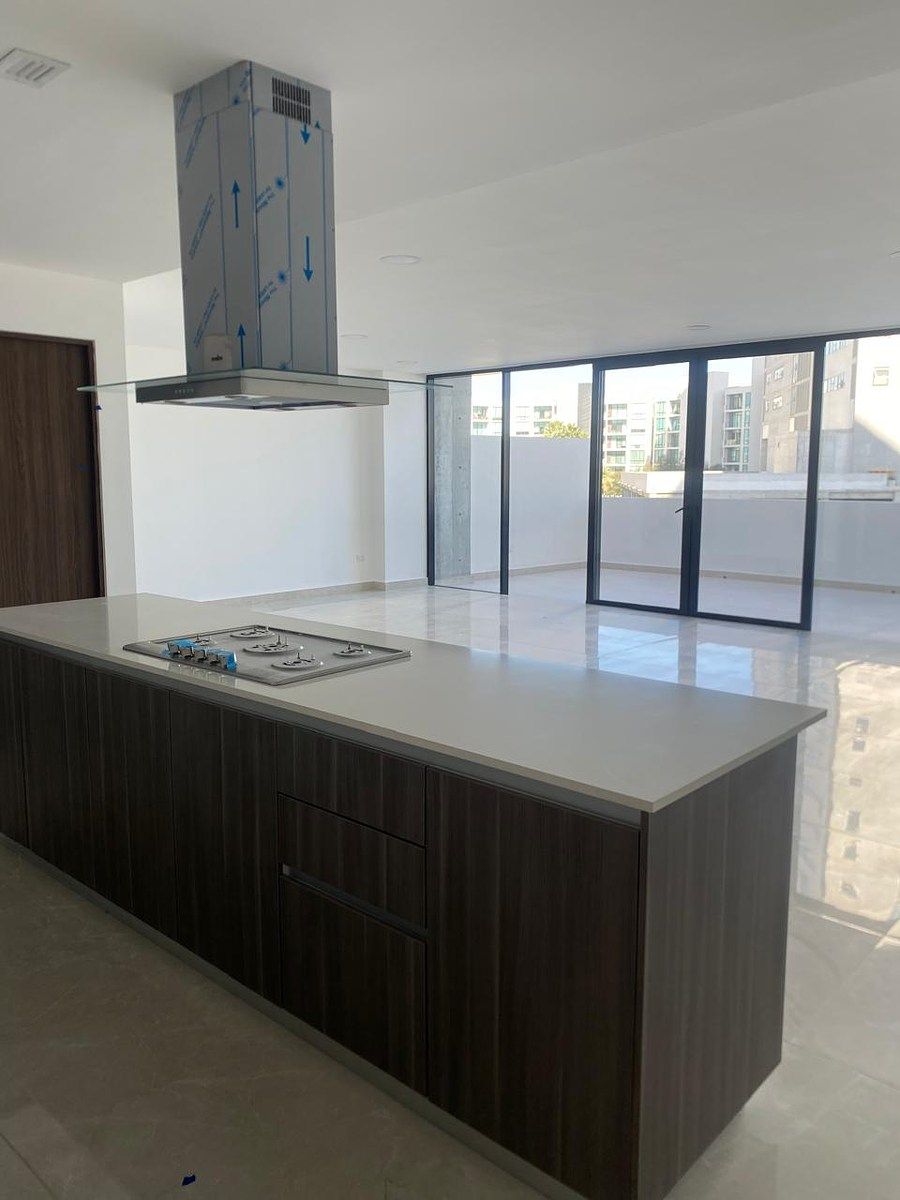 2 of 10: Cocina equipada