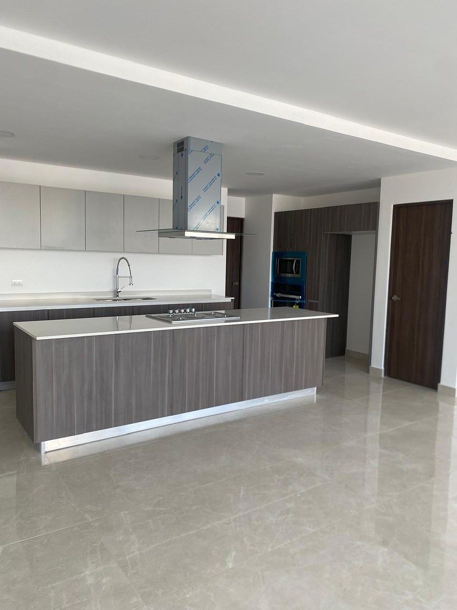 4 of 10: Cocina equipada