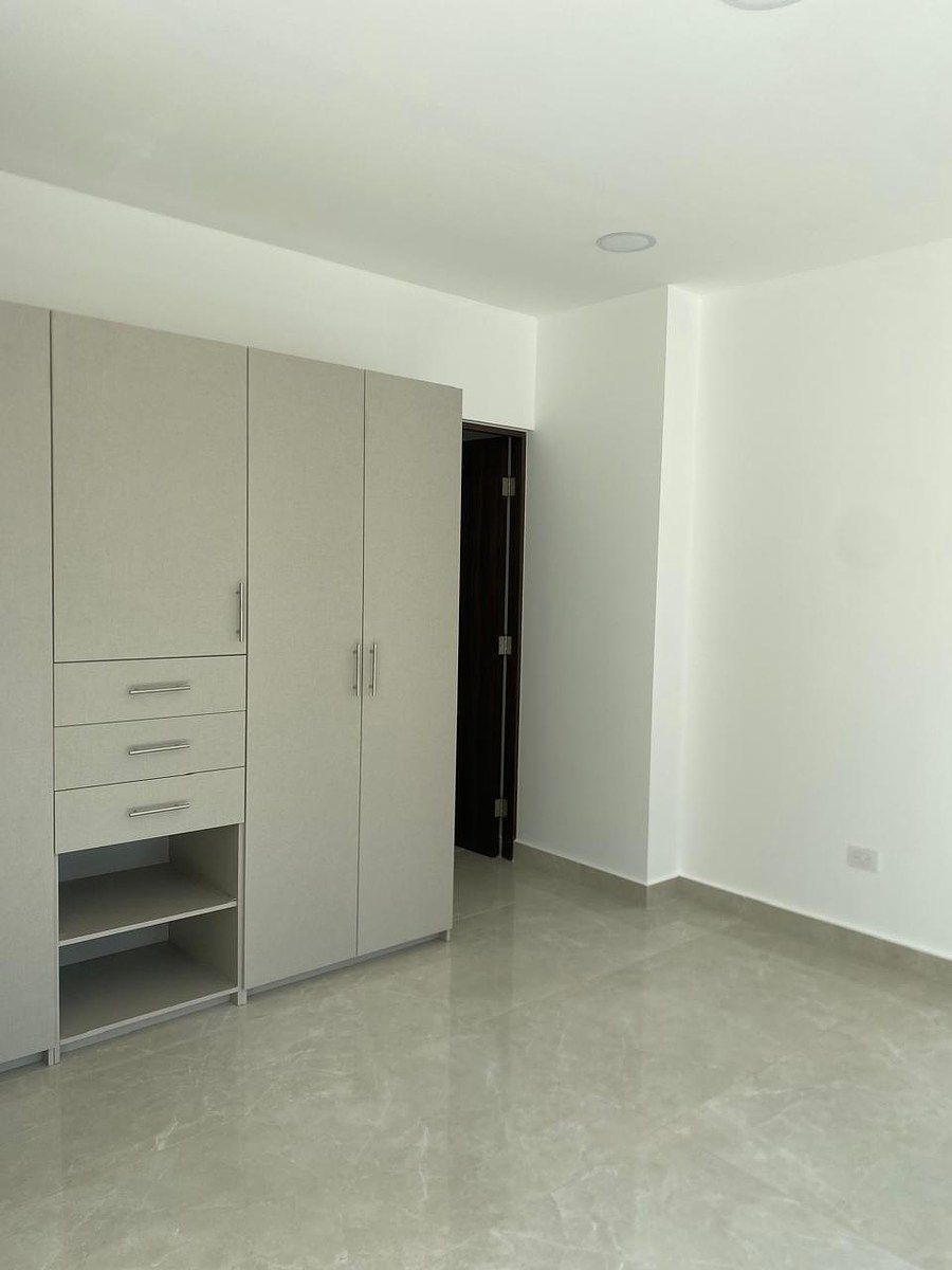 7 of 10: Closet recámara secundaria