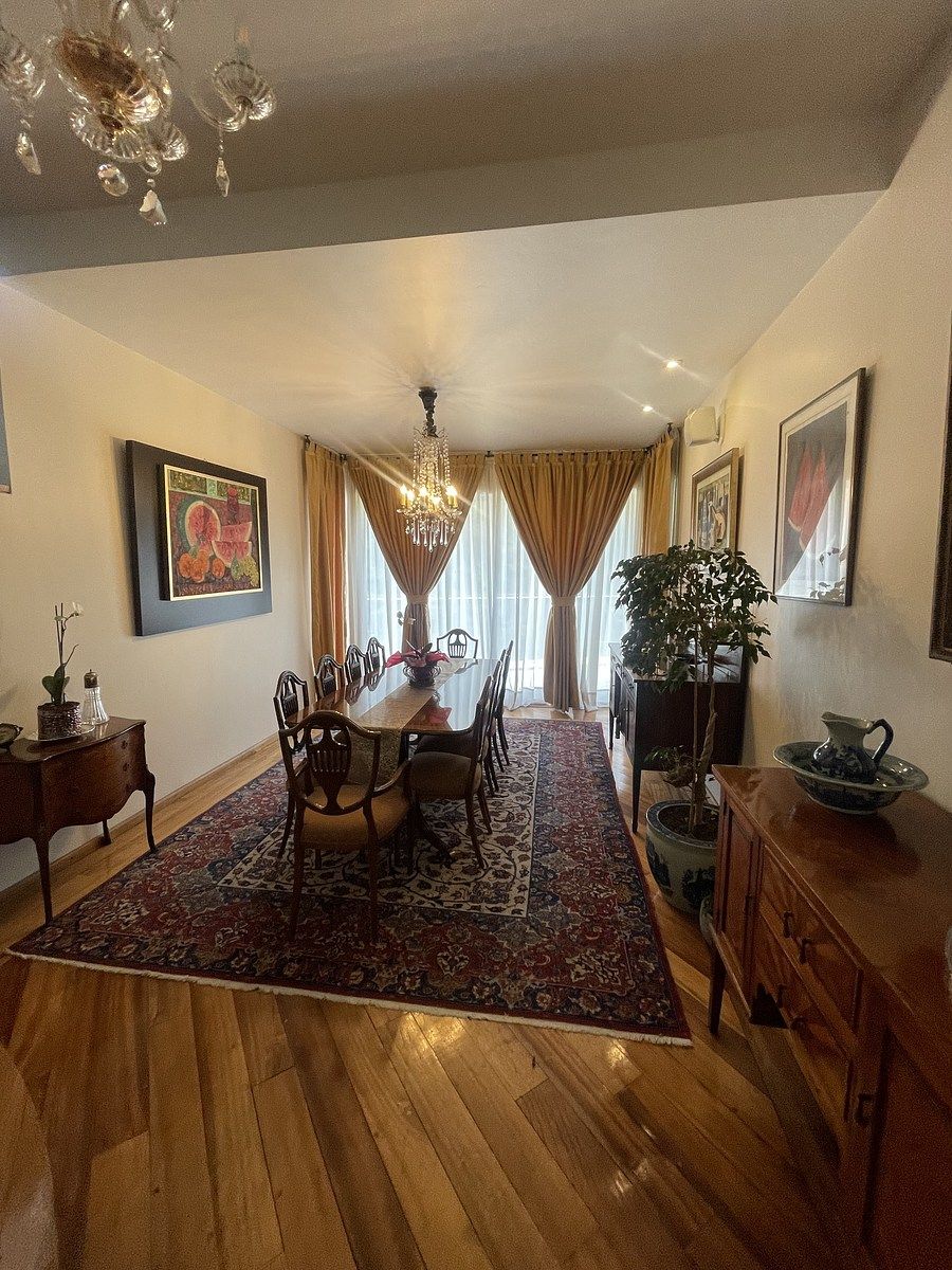 2 de 32: Comedor con puertas que dan al jardin