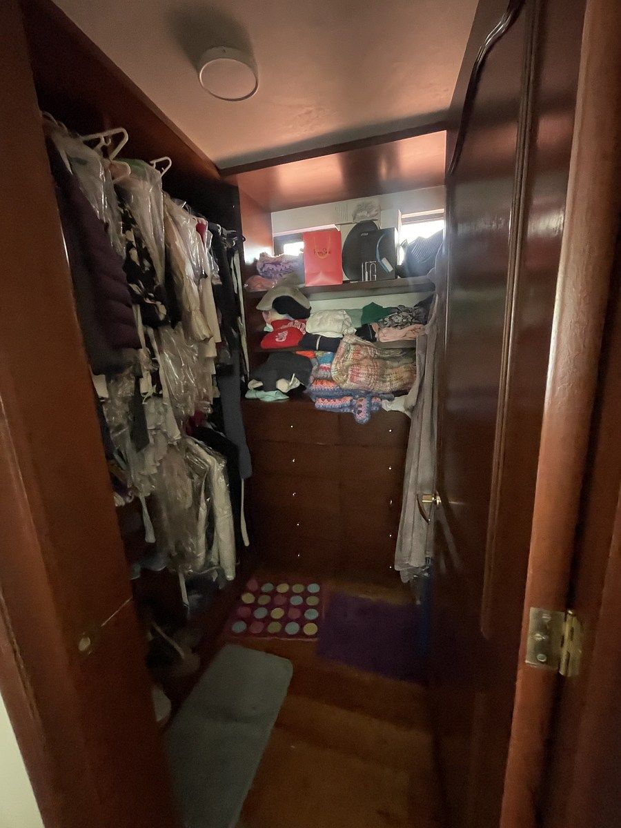 27 de 32: Vestidor recámara #2