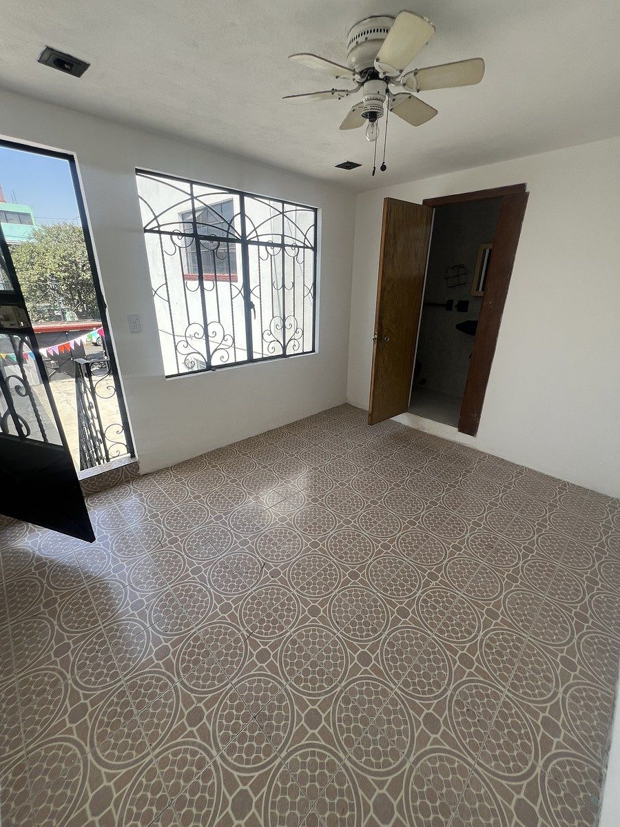 16 de 17: Habitación independiente con baño