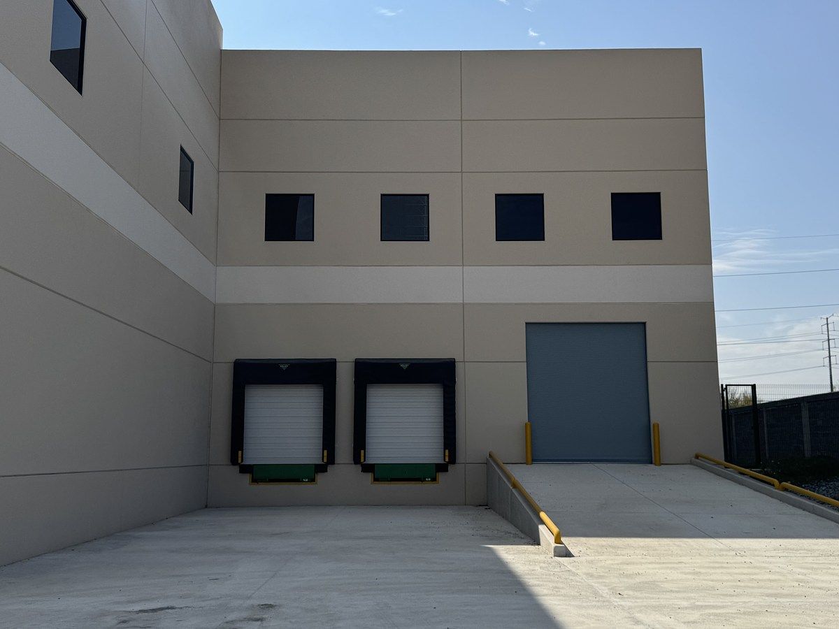 4 of 8: 2 accesos a Nivel 
1 Rampa