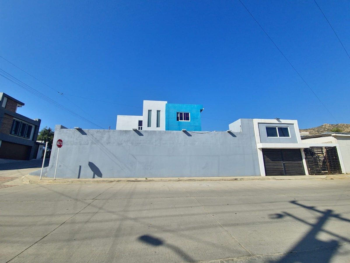 2 de 32: Frente por calle Pino