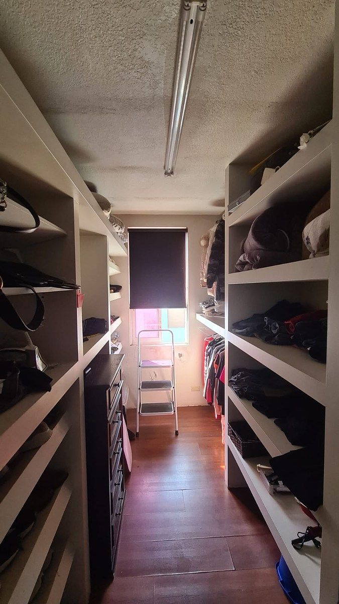 21 de 32: Closet de Recámara principal