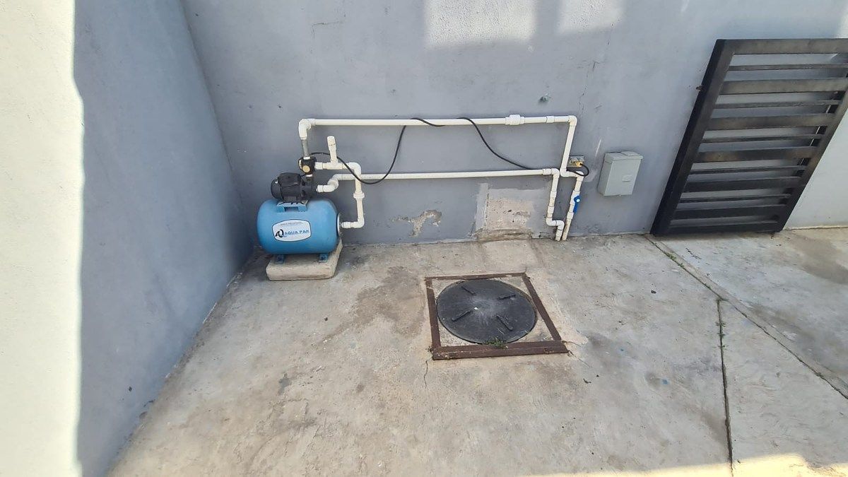 27 de 32: Cisterna y bomba hidrineumatica