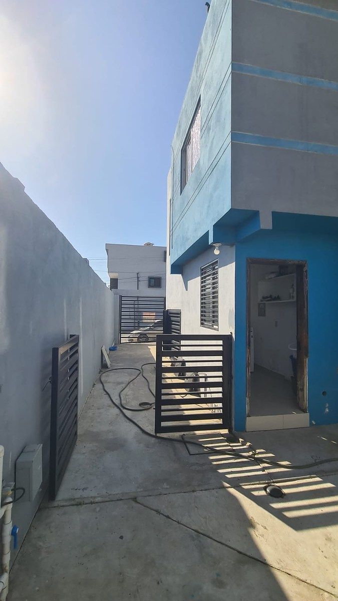 28 de 32: Pasillo lateral muy amplio