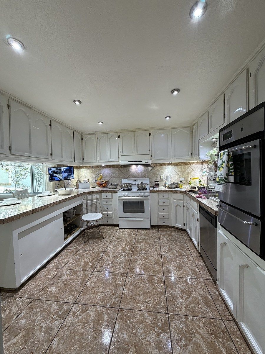 4 of 34: Cocina integral equipada con sistema de seguridad