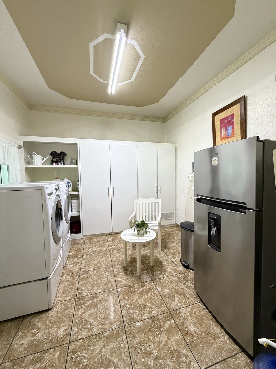 6 of 34: Cuarto de lavar