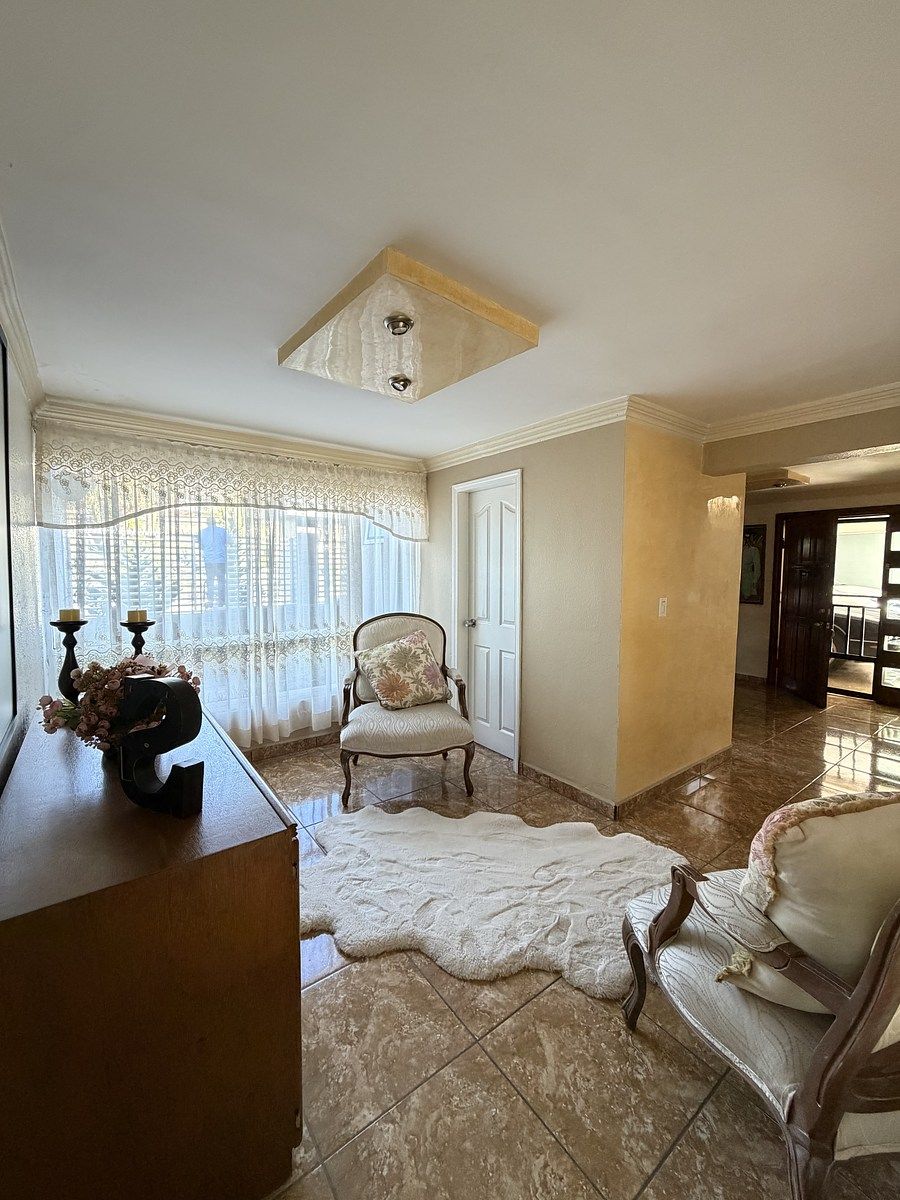 11 of 34: Recibidor en primer piso