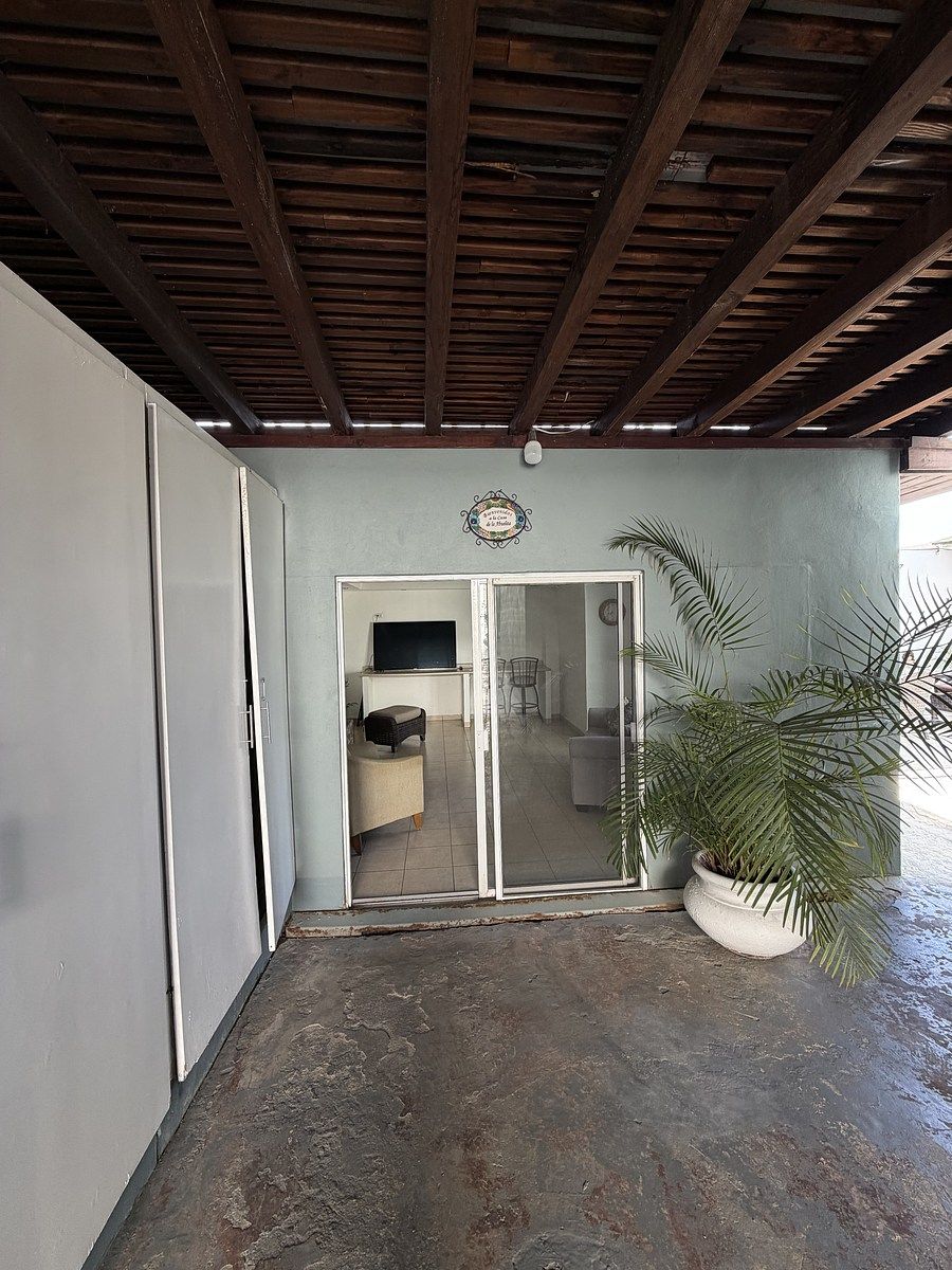 27 of 34: Cuarto de eventos  en patio trasero