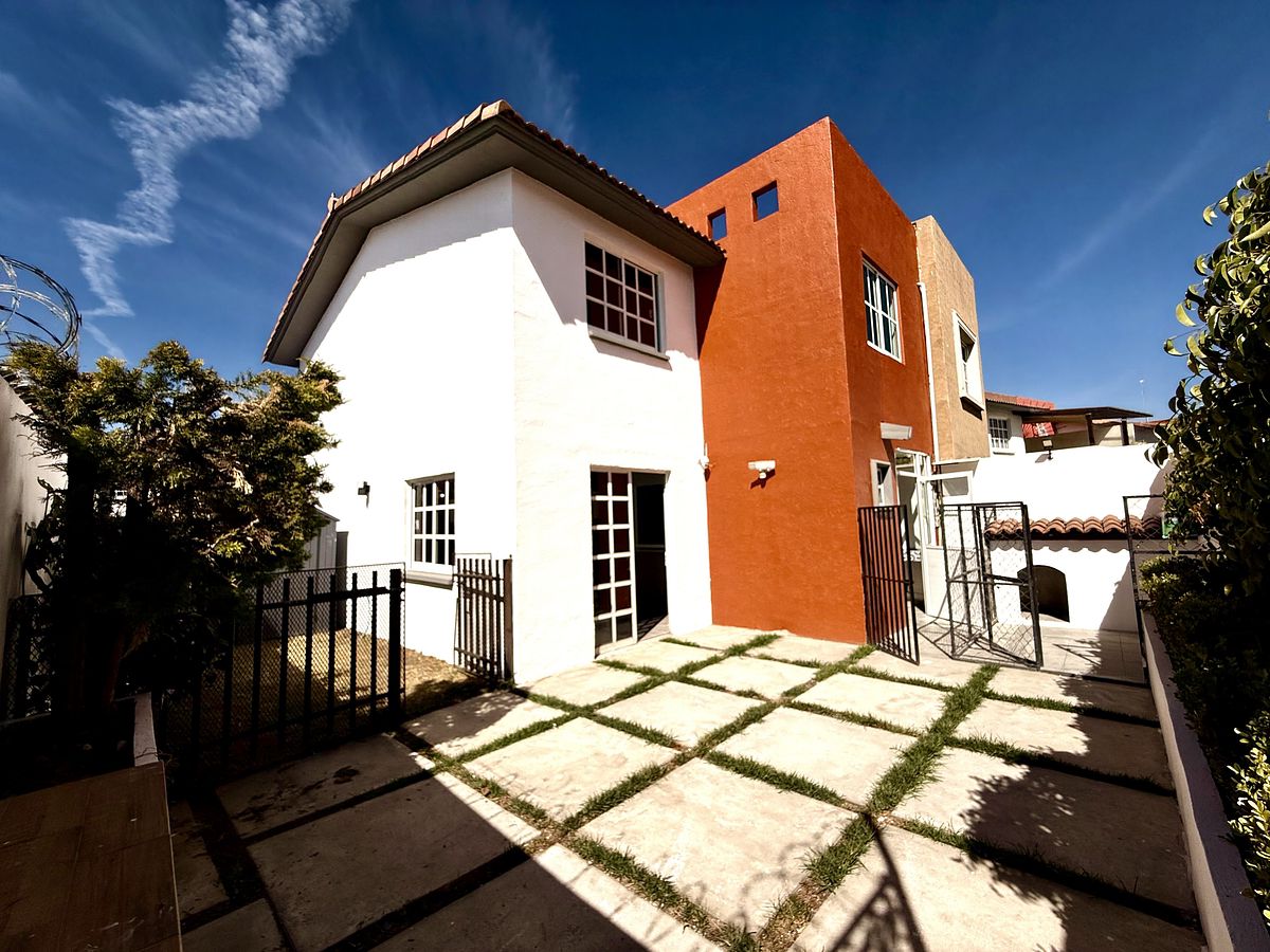 11 de 28: vista parte de atrás de la casa