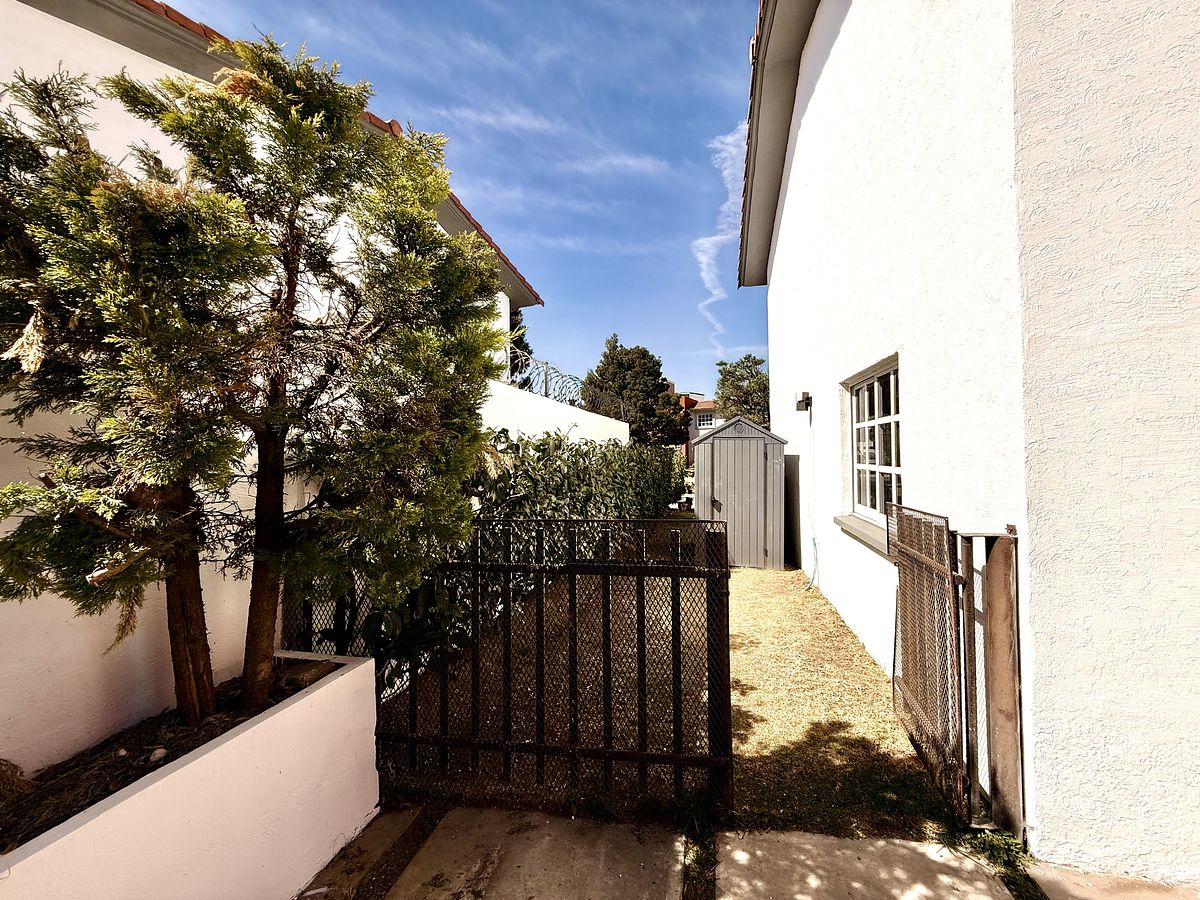 14 de 28: jardín lateral