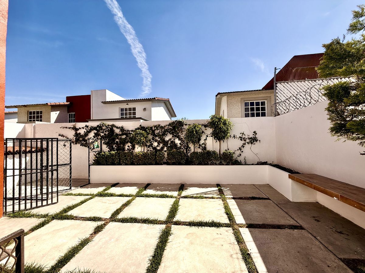 13 de 28: patio posterior