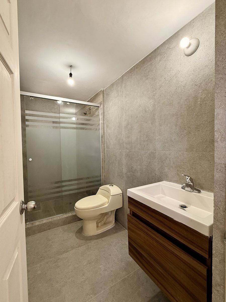 25 de 28: baño recámara principal