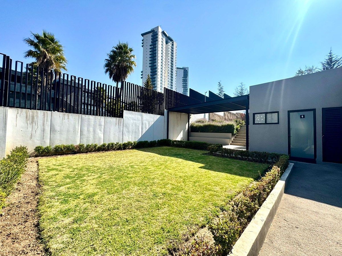 10 of 13: Áreas verdes con asador