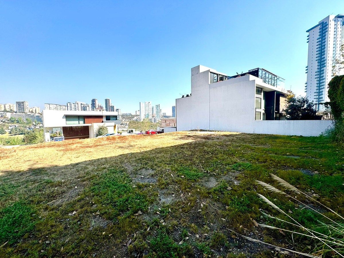 1 of 13: Terreno plano rectangular