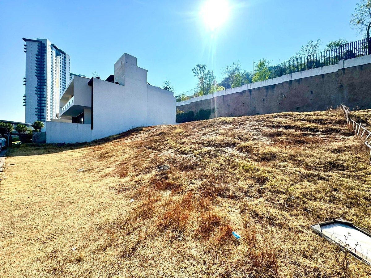 2 of 13: 27 m fondo por 20m frente