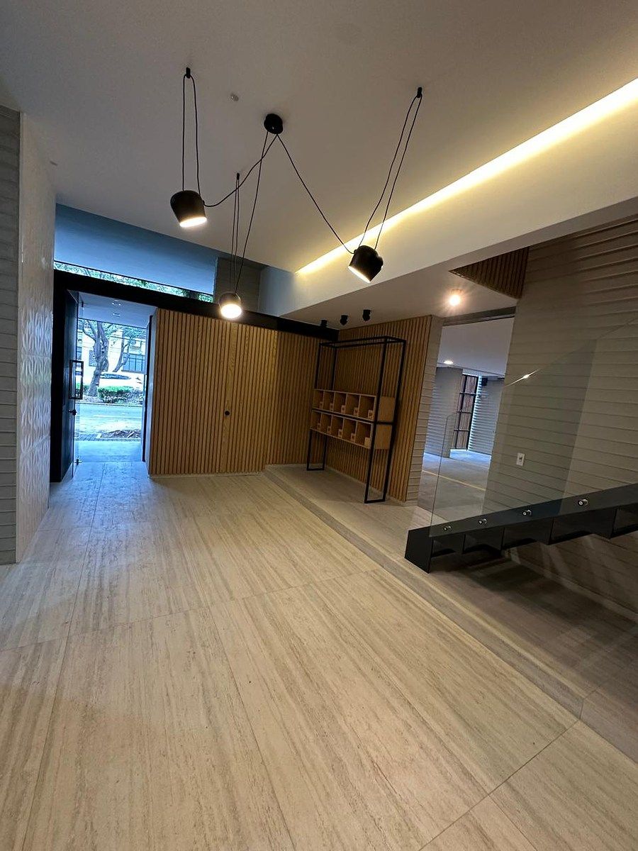 9 de 12: Acabados similares lobby