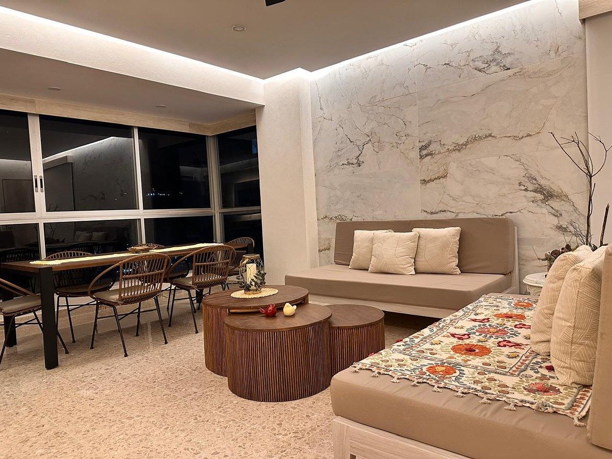 2 de 10: Estancia con grandes ventanales