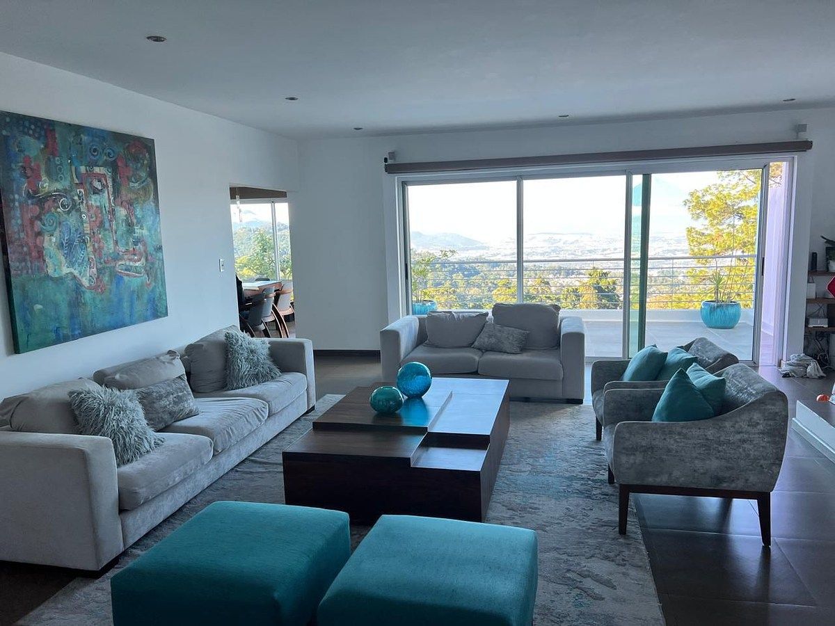 1 de 13: sala principal con salida al Deck