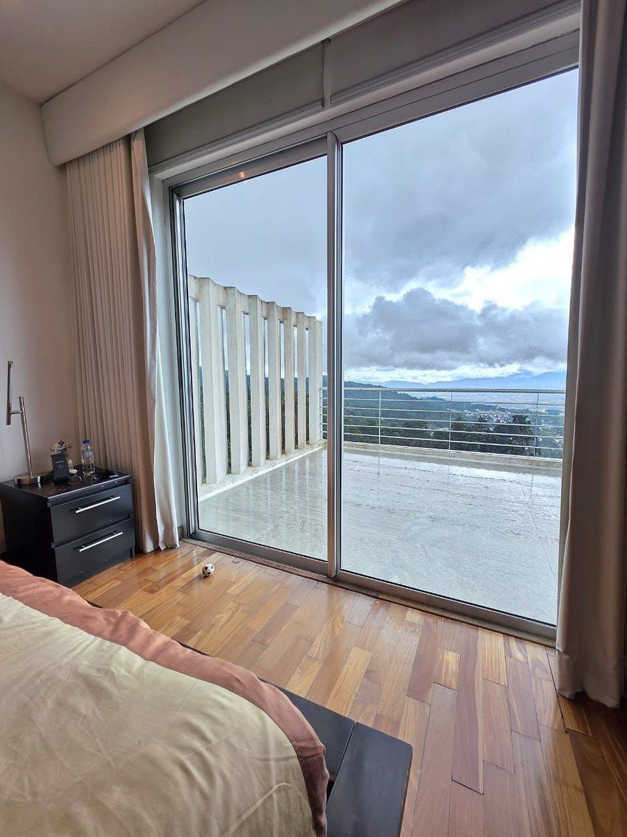 8 de 13: cuarto con salida al deck