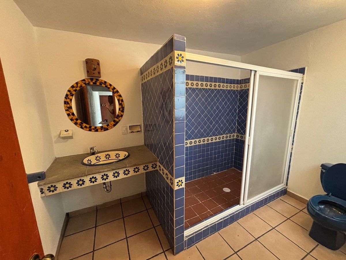 7 de 33: BAÑO RECAMARA SECUNDARIA