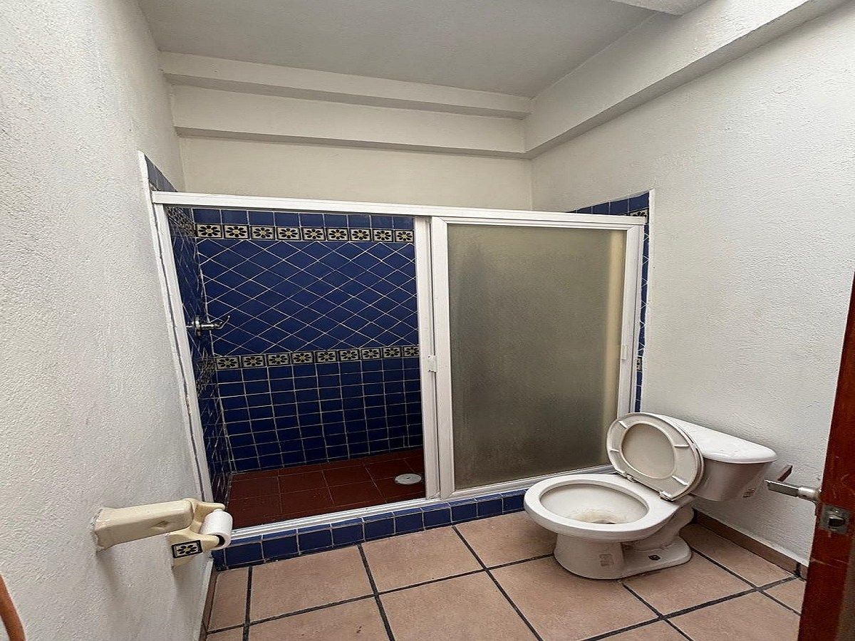 8 de 33: BAÑO RECAMARA SECUNDARIA