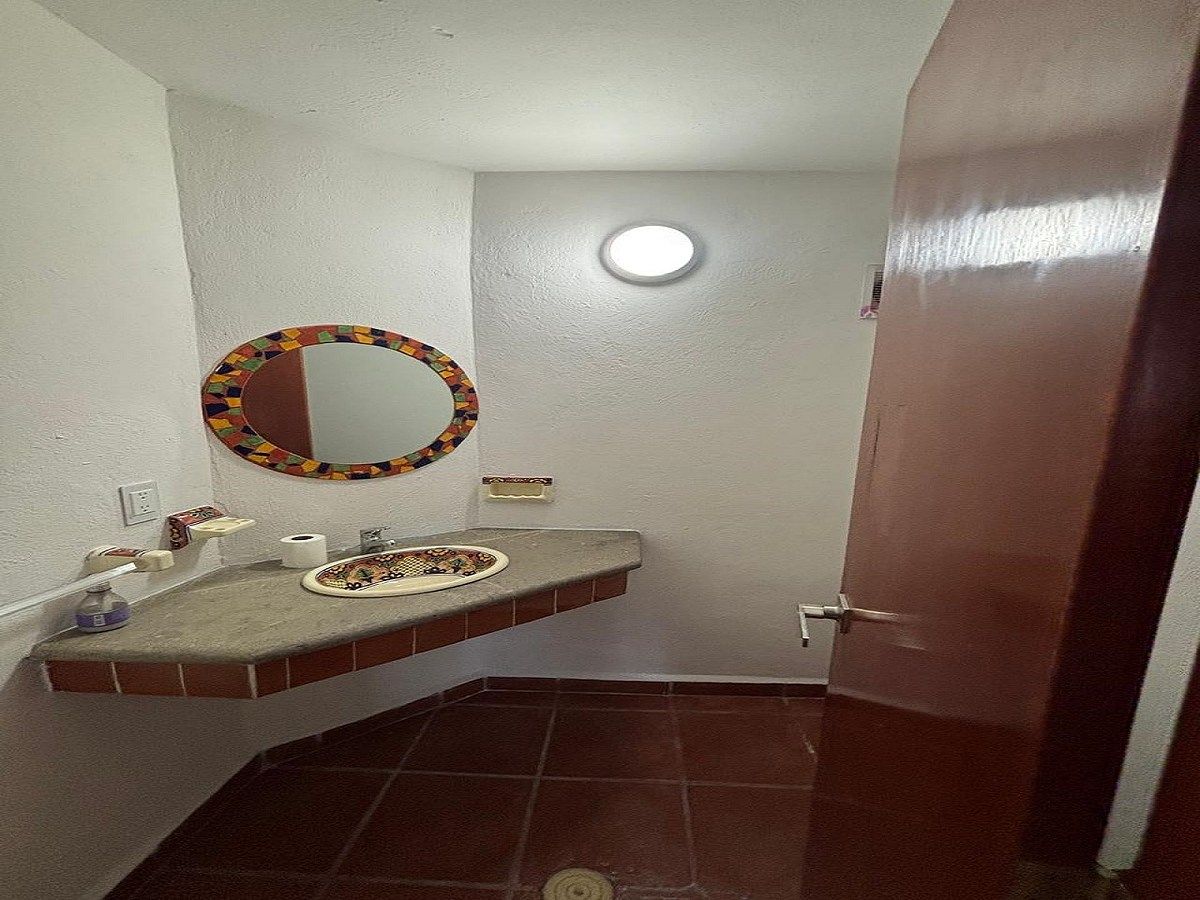 17 de 33: MEDIO BAÑO DE ESTUDIO