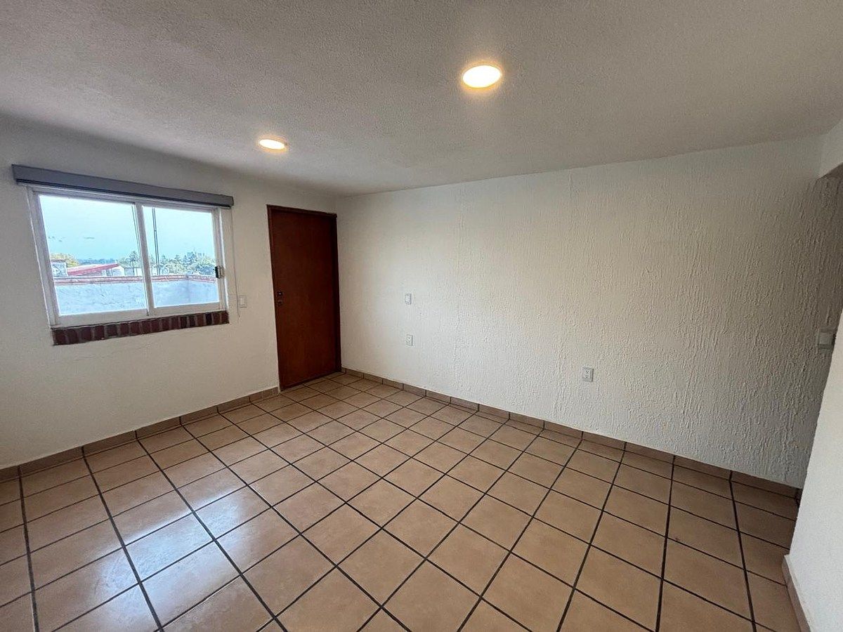 24 de 33: RECAMARA SECUNDARIA