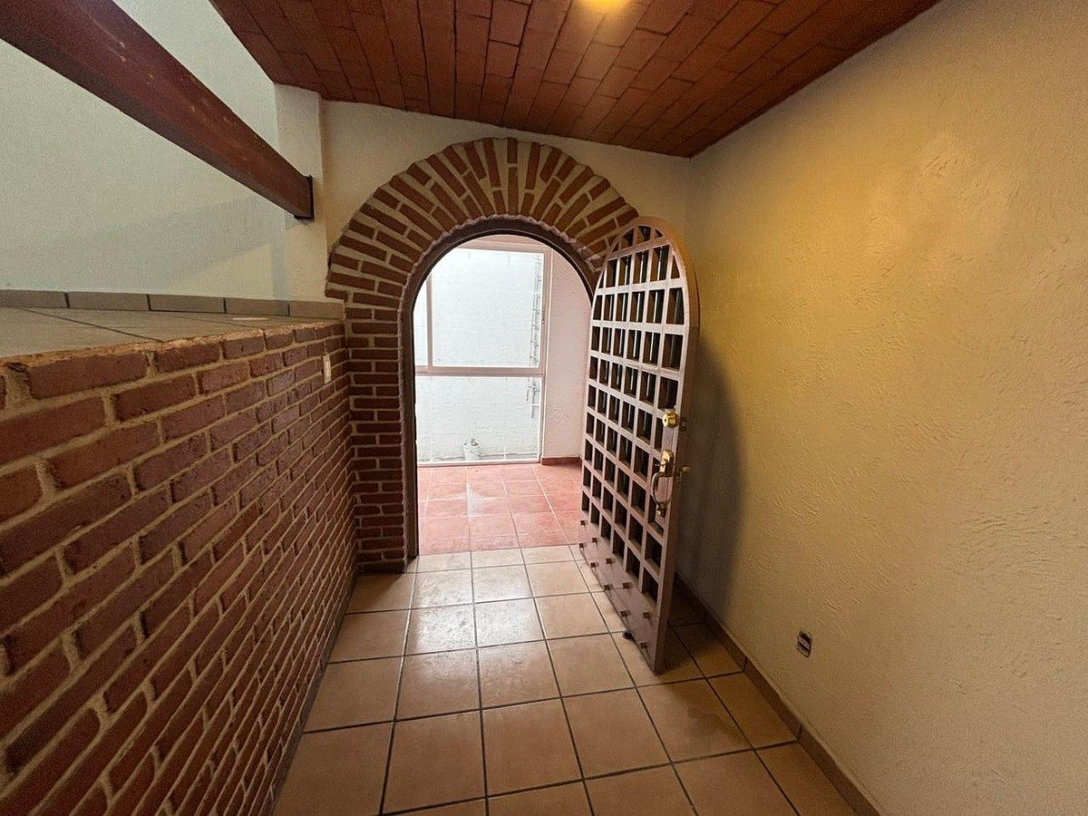 31 de 33: ACCESO VESTIBULO