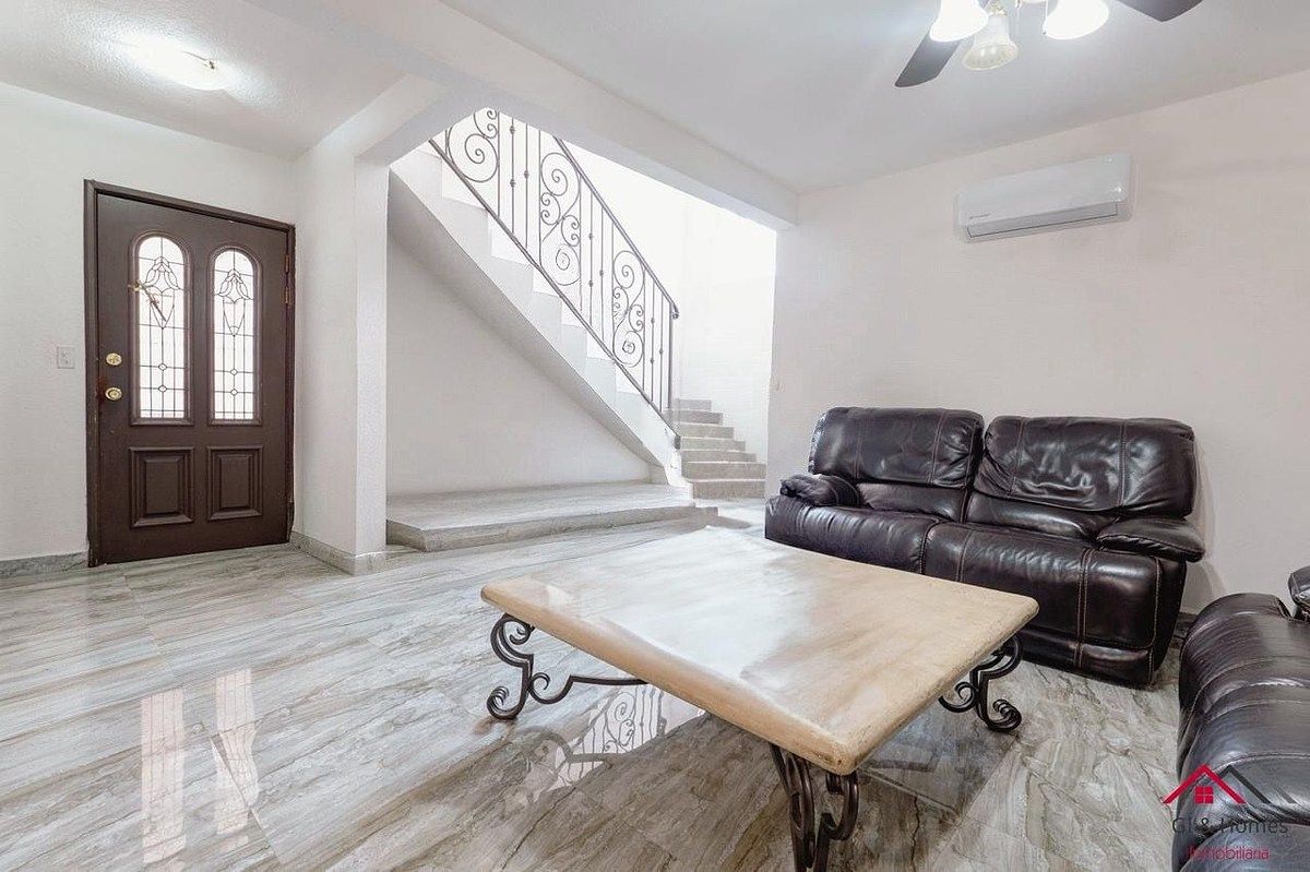 3 de 30: Entrada a la casa