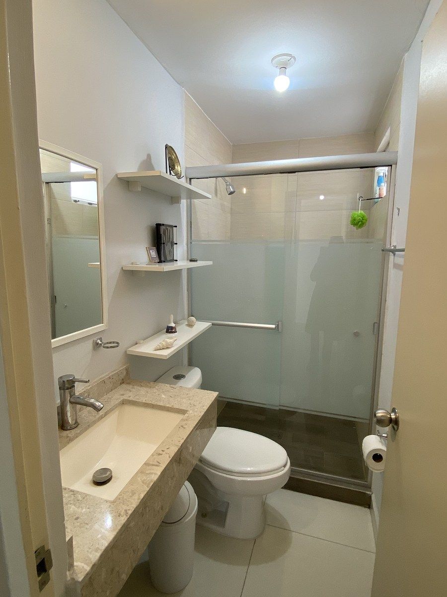 13 de 16: Baño completo compartido