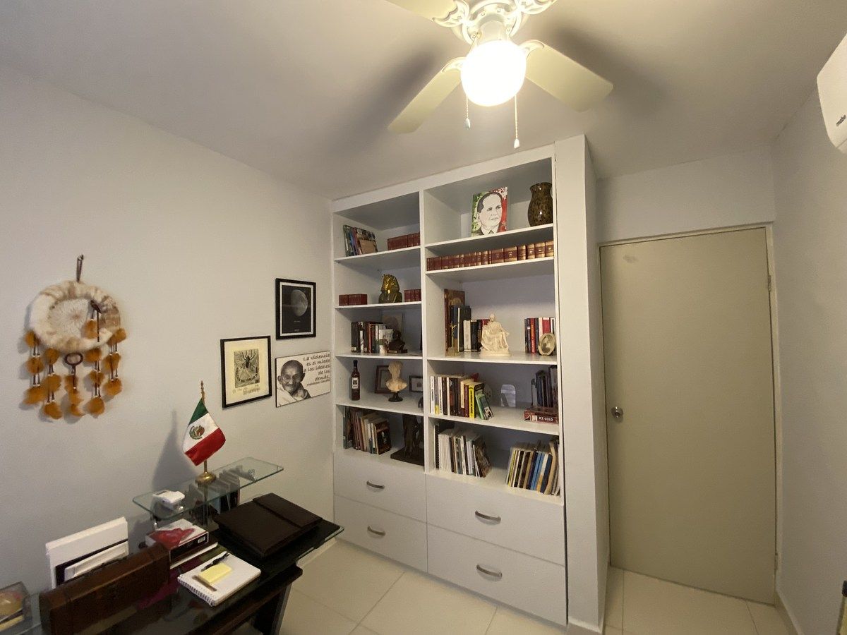 10 de 16: Clóset Recámara Secundaria Casa Quinta Colonial Apodaca