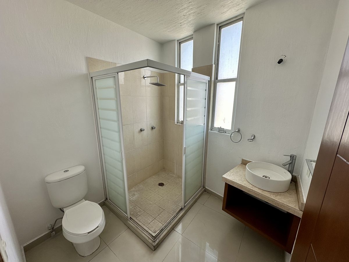 16 de 16: BAÑO RECAMARA PRINCIPAL