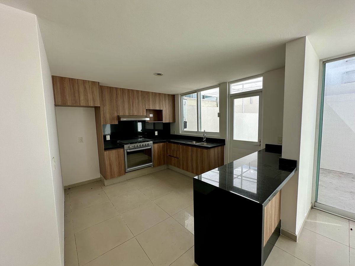 5 de 16: COCINA MUY AMPLIA