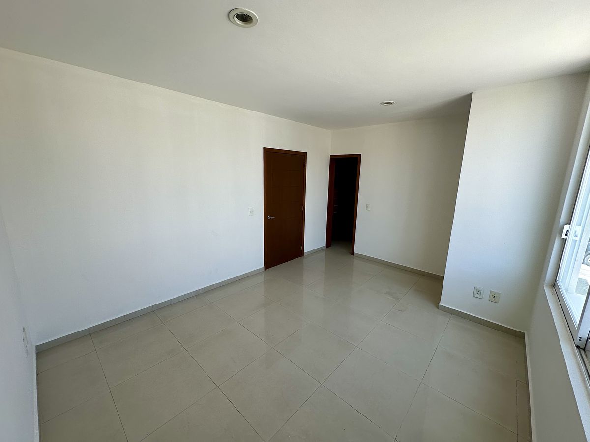 13 de 16: RECAMARA PRINCIPAL