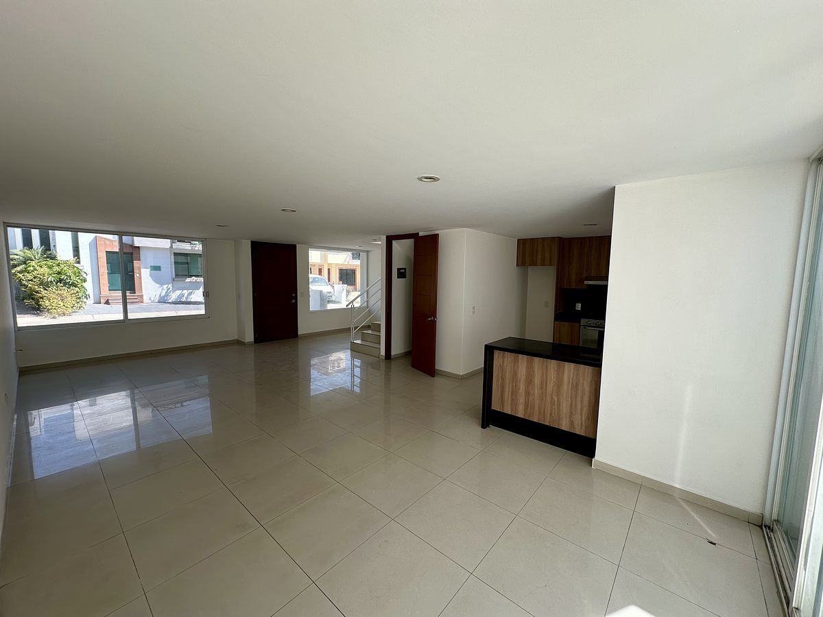 4 de 16: AREA DE COMEDOR