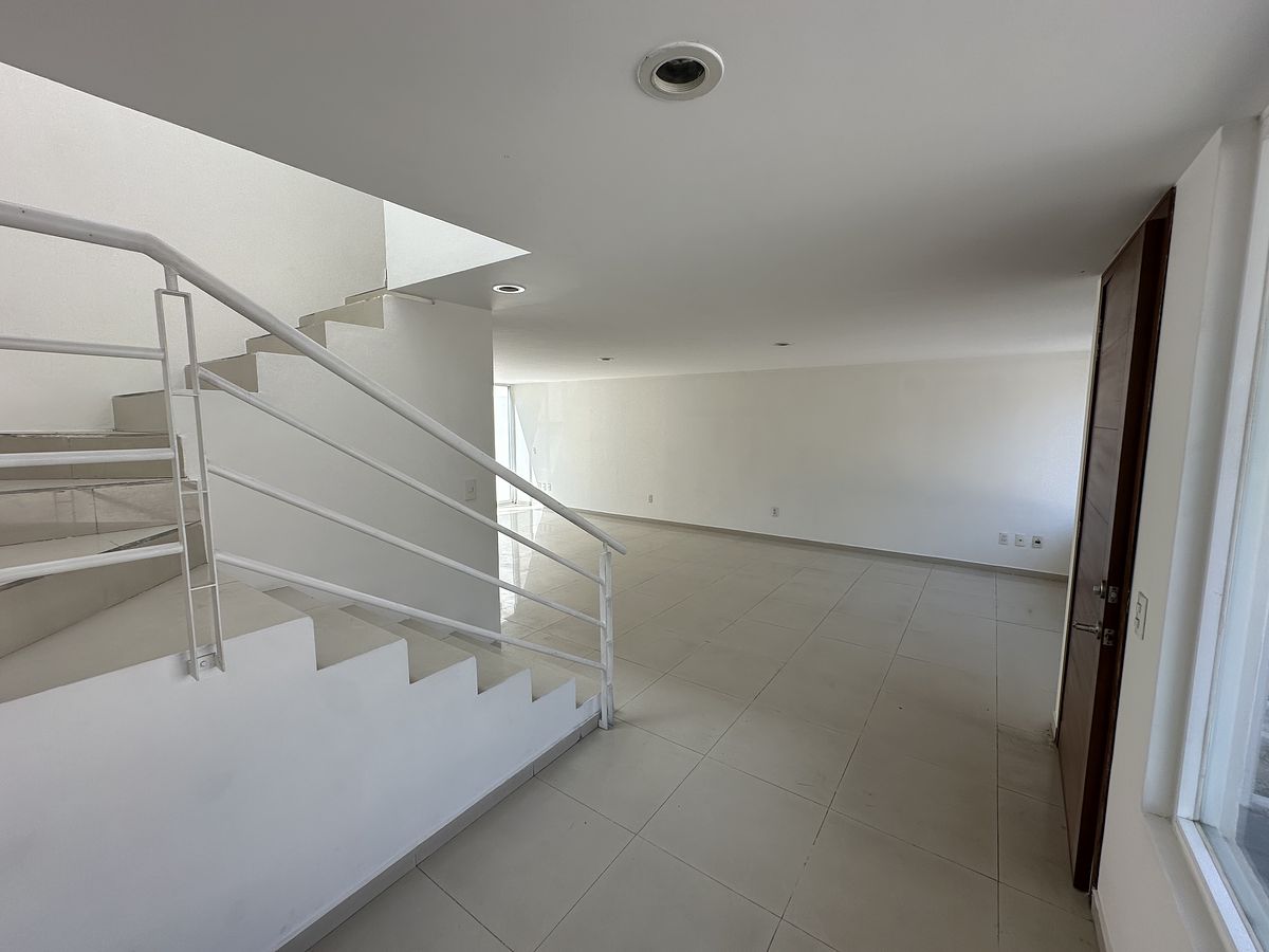 2 de 16: ESPACIO PARA AREA DE TV U OFICINA