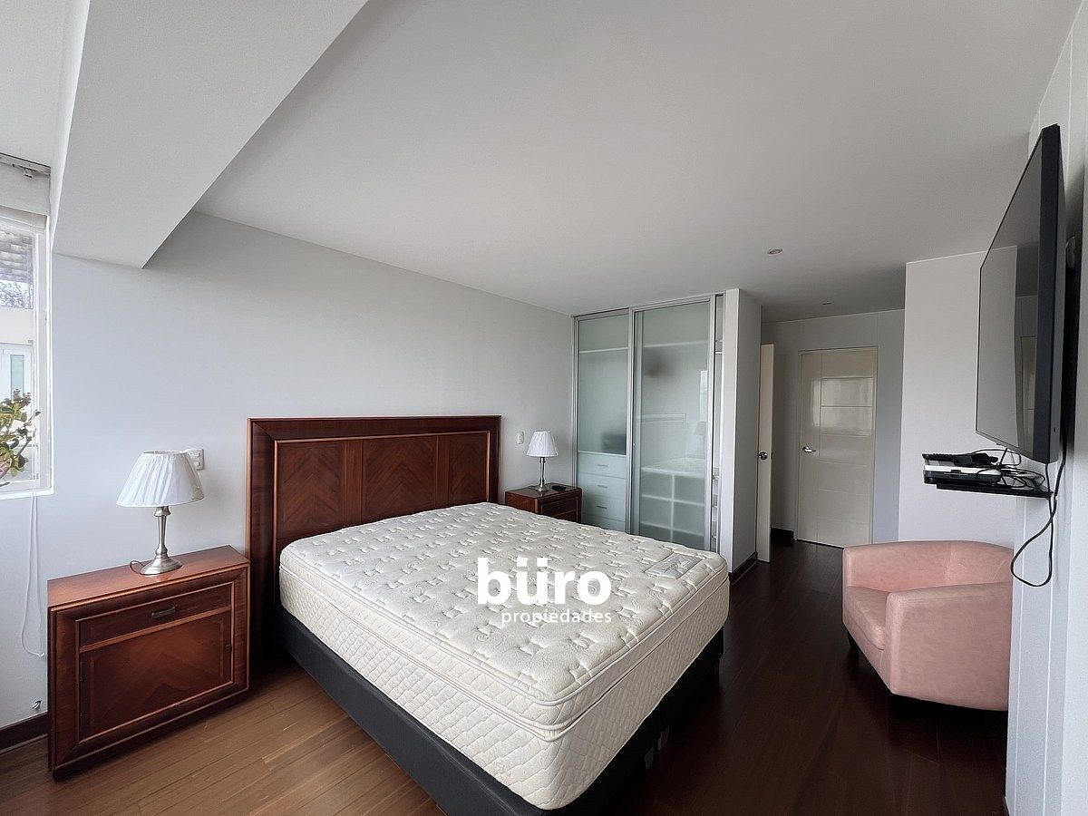 11 de 23: Dormitorio principal con dos closets y baño 1. piso