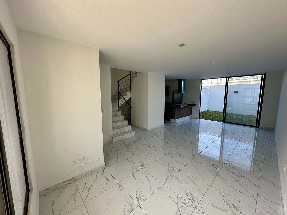 4 de 23: SALA / COMEDOR