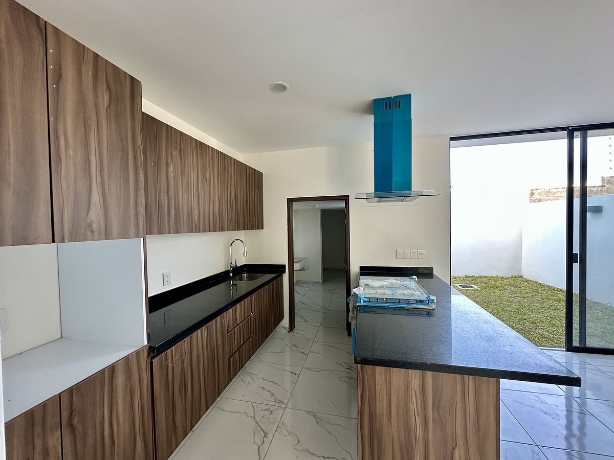 8 de 23: COCINA EQUIPADA